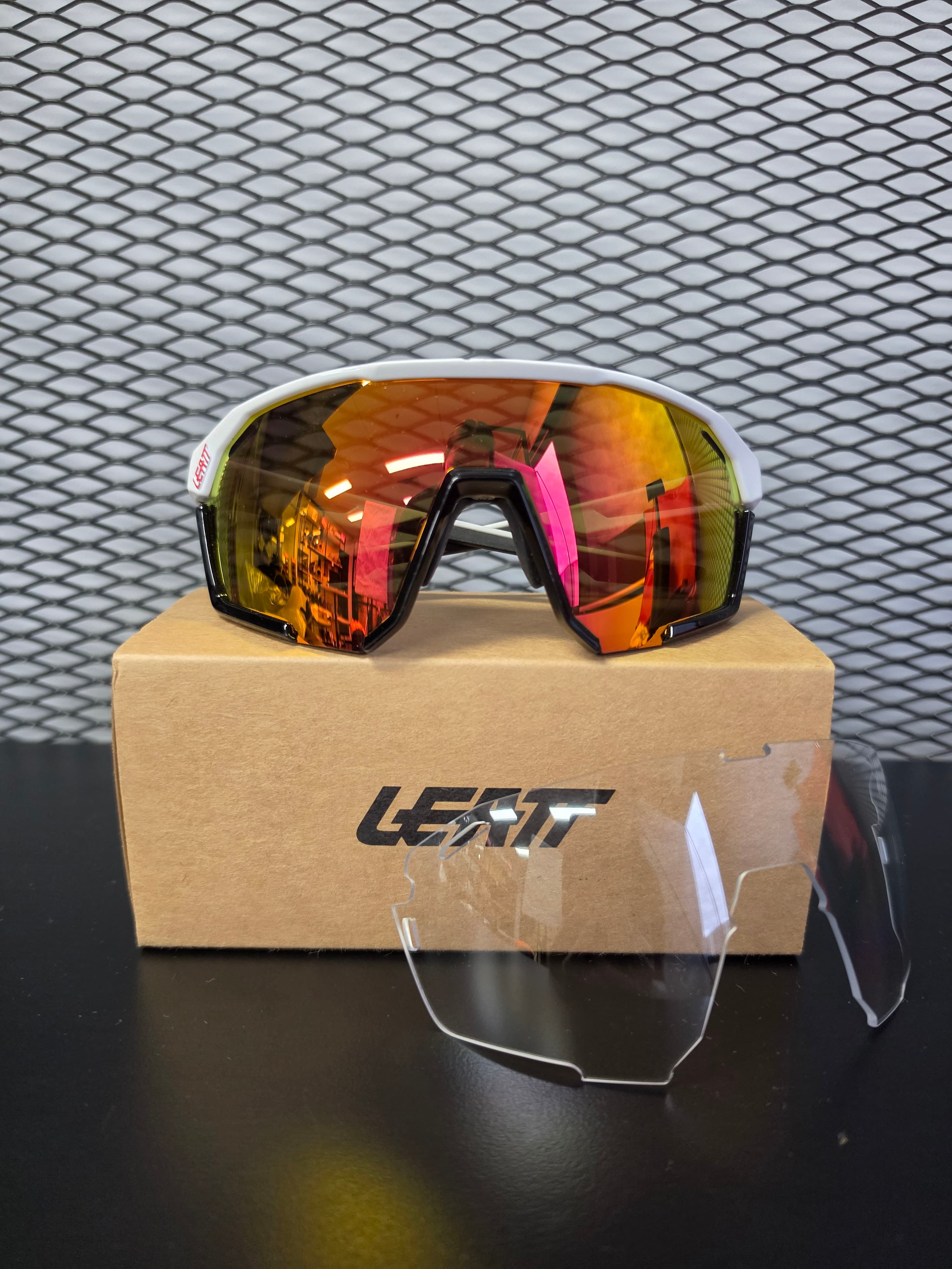 Sunglasses SpeedViz Pro - BLK/WH IRIZ Cryztal Red