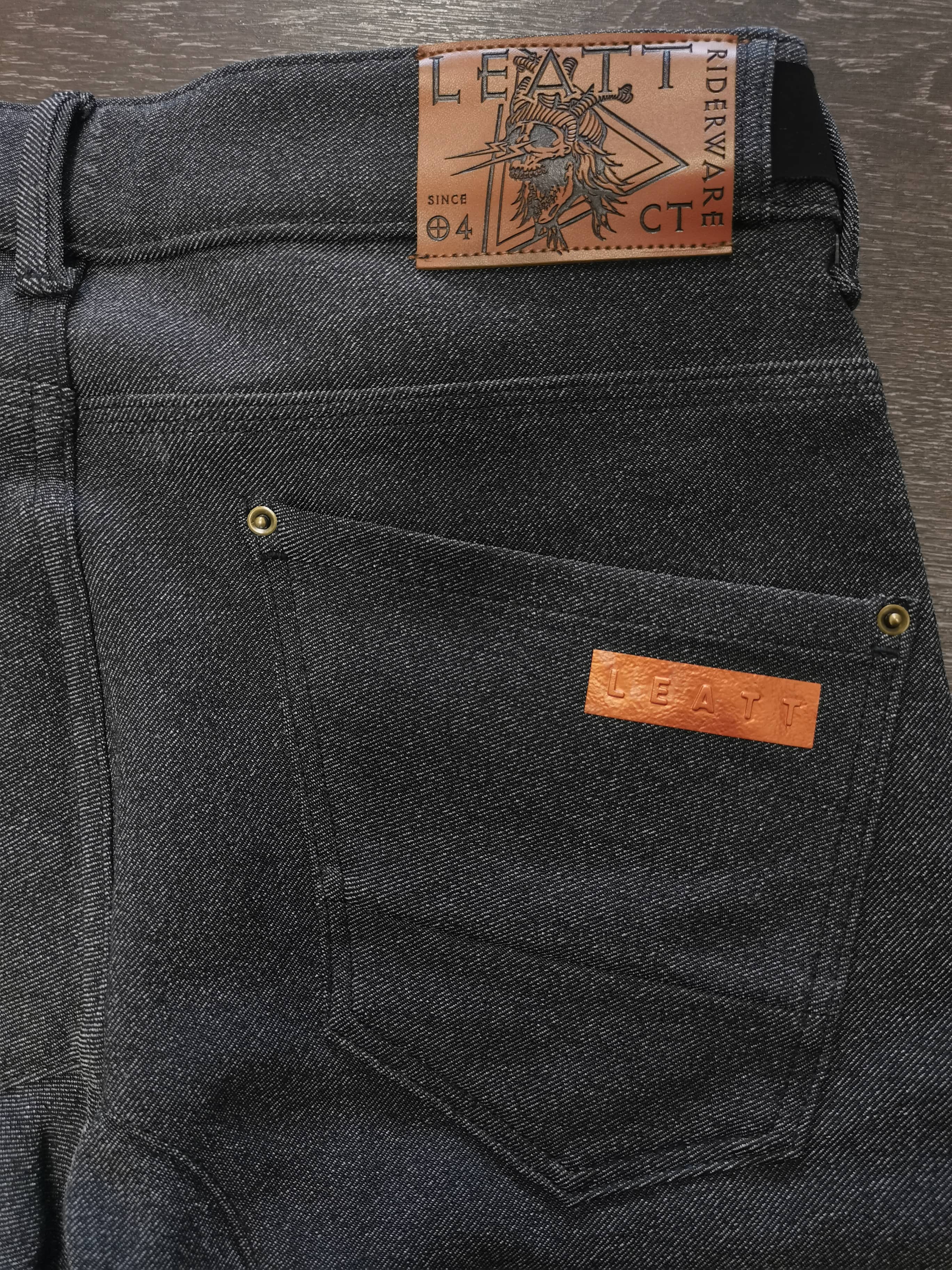 Pants Gravity 3.0 black back pocket detail