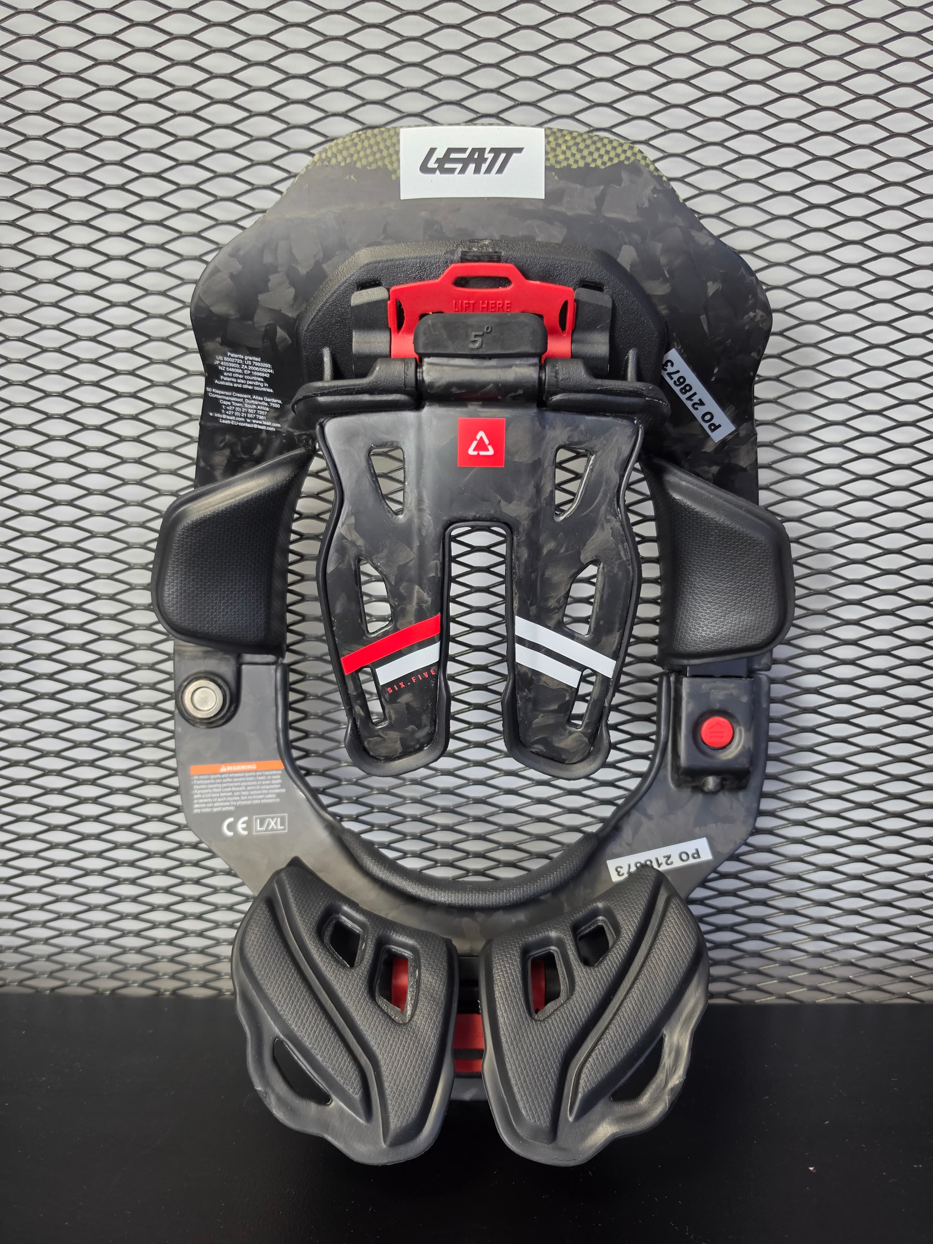 Neck Brace 6.5 Carbon - L/XL - Black/White