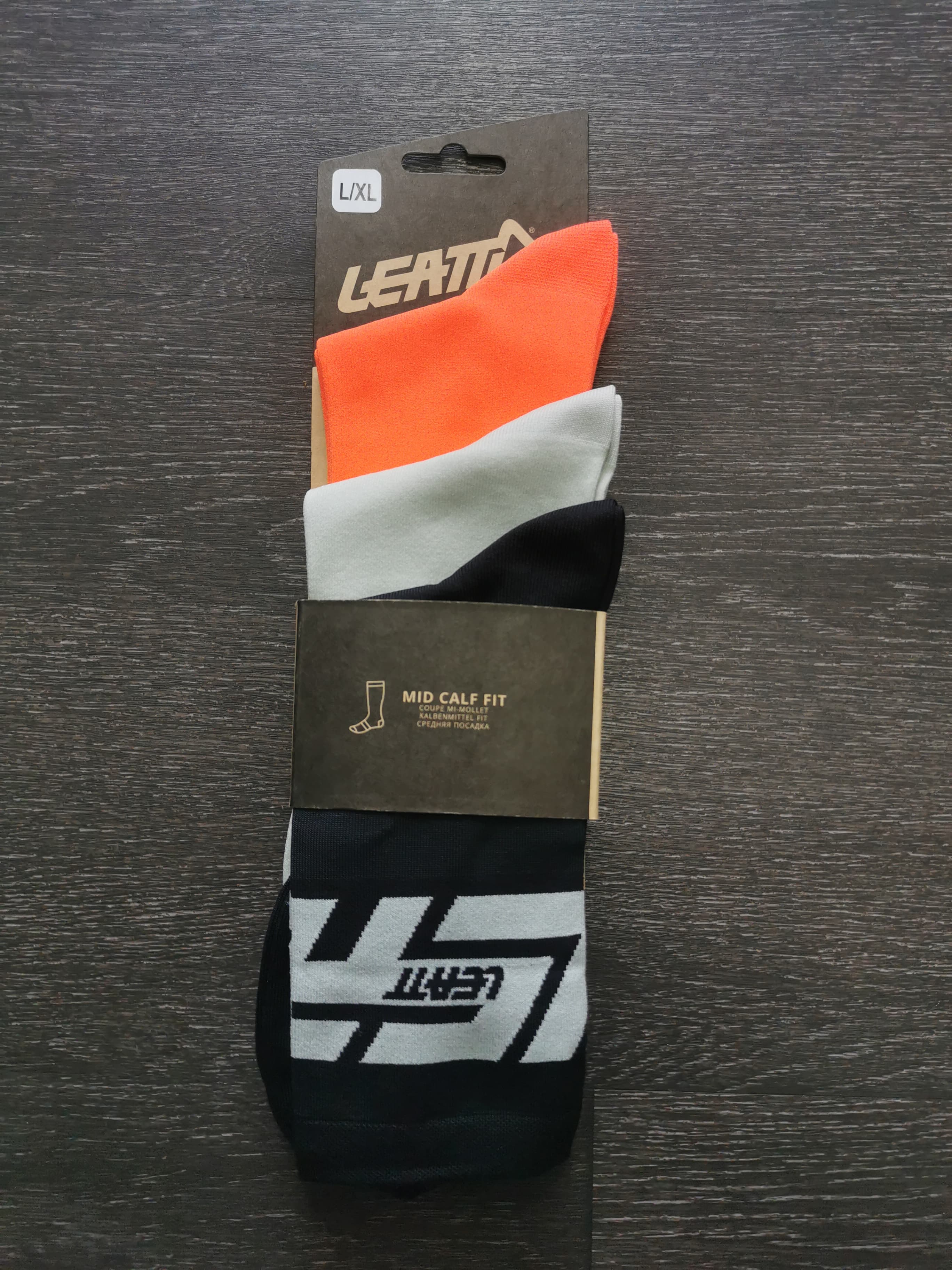 Pack of 3 Socks MTB Endurance L/XL colors black. white, and hi-vis orange.